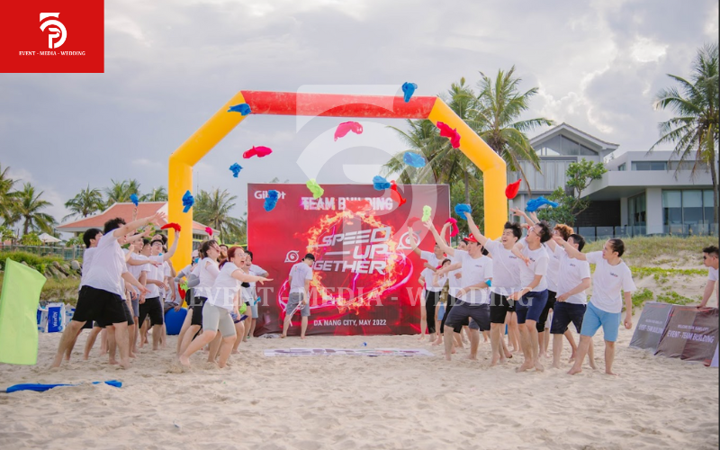 tổ chức teambuilding