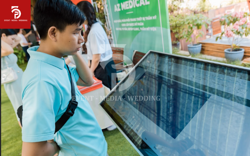 lễ ra mắt sản phẩm