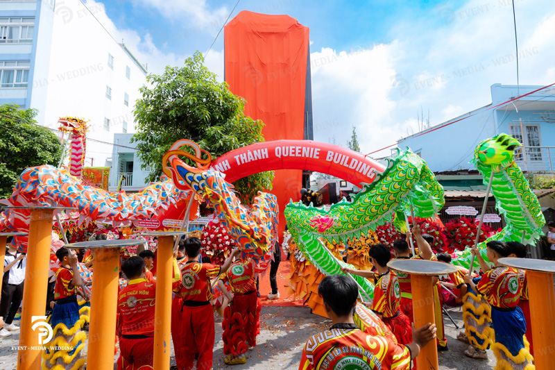 Múa lân mai hoa thung