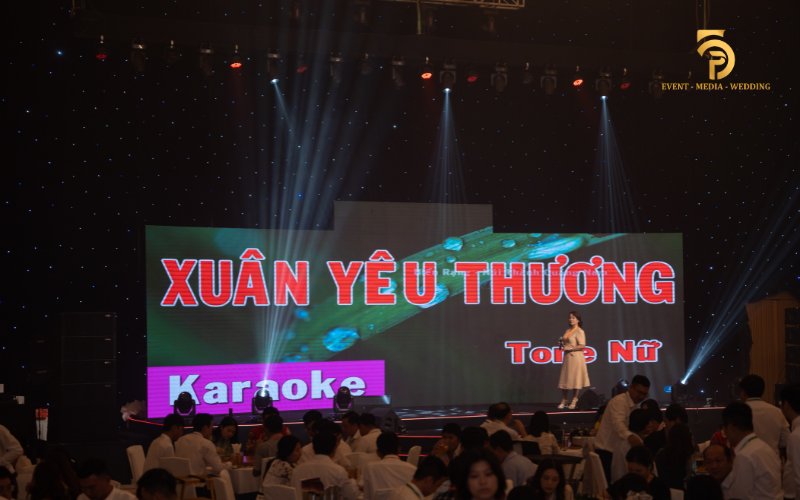 tổ chức year end party