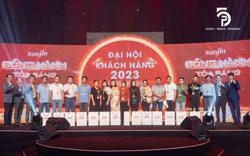 HỘI NGHỊ KHÁCH HÀNG – KHI CÔNG NGHỆ KẾT HỢP CẢM XÚC TẠO NÊN TRẢI NGHIỆM KHÁC BIỆT